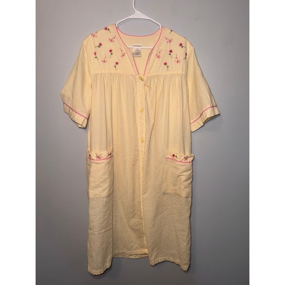 Secret Treasures Other - Secret Treasures Women's Yellow Seersucker Embroidered Floral Nightgown - Medium
